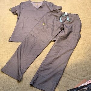 FIGS Gray Scrub Set with V-Neck Top and Drawstring Pants